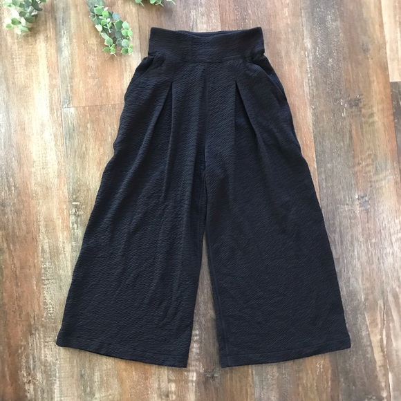 lululemon athletica Pants - lululemon ‘Can You Feel The Pleat’ Pants (size 0)